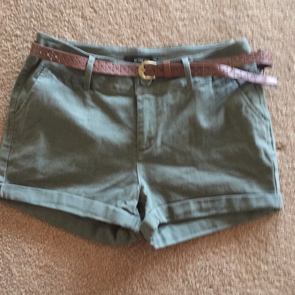 Green Cuffed Shorts with Belt - Picture 3 of 4